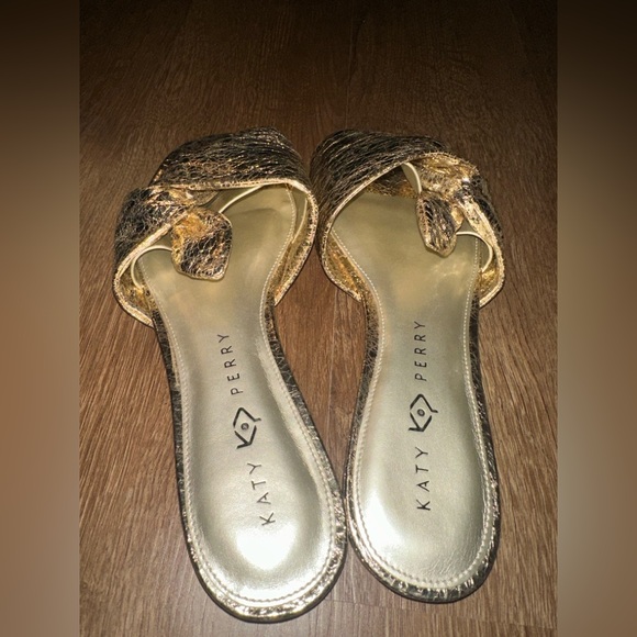 Katy Perry “The Halie” Gold Bow Sandals - Size 9 - Picture 4 of 5